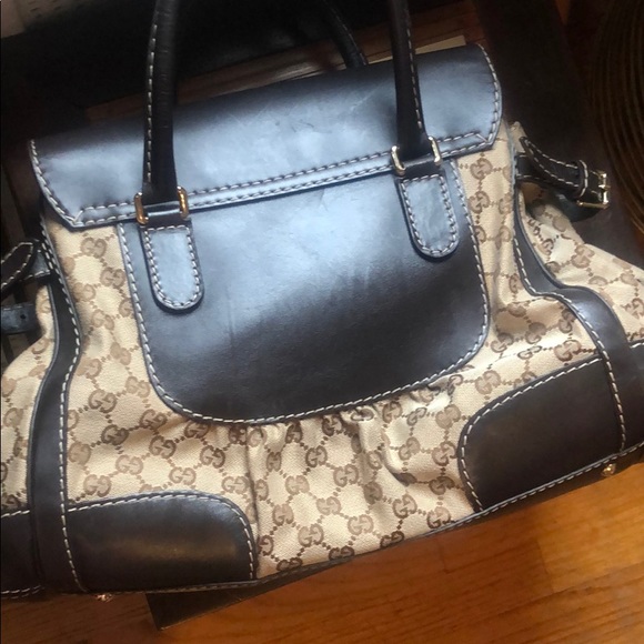 Authentic Gucci Monogram Queen Gold Bow Handbag - Picture 6 of 17